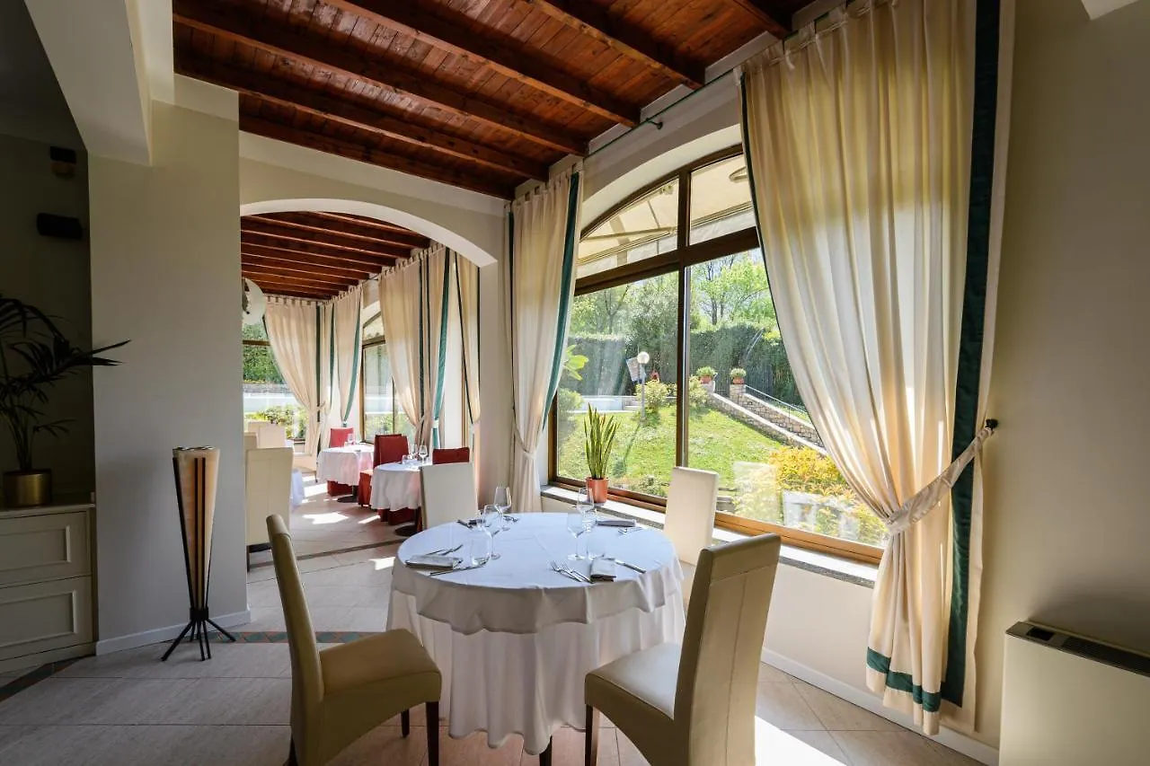 Villa Kinzica Sale Marasino Italy