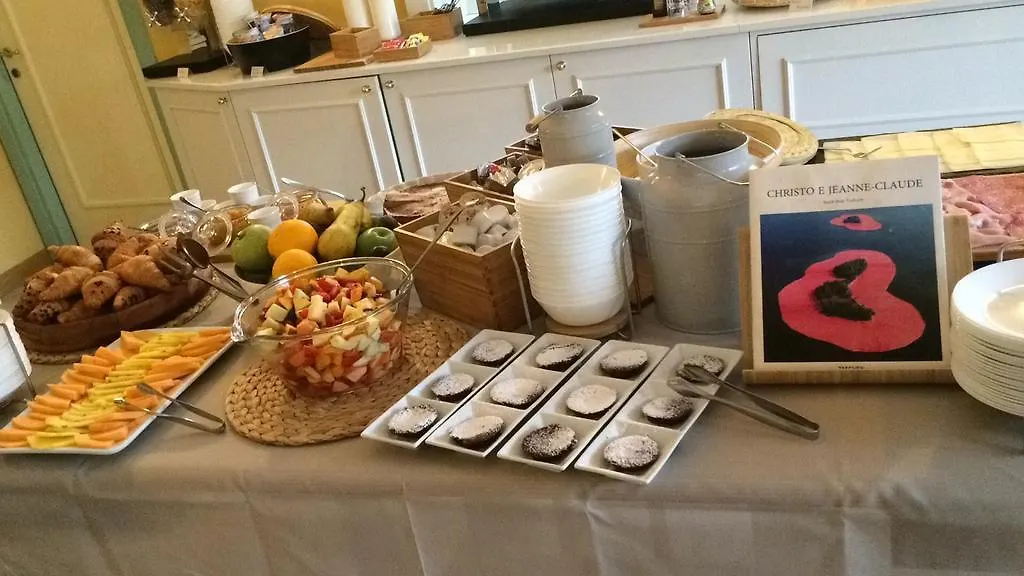 Villa Kinzica Sale Marasino Hotel