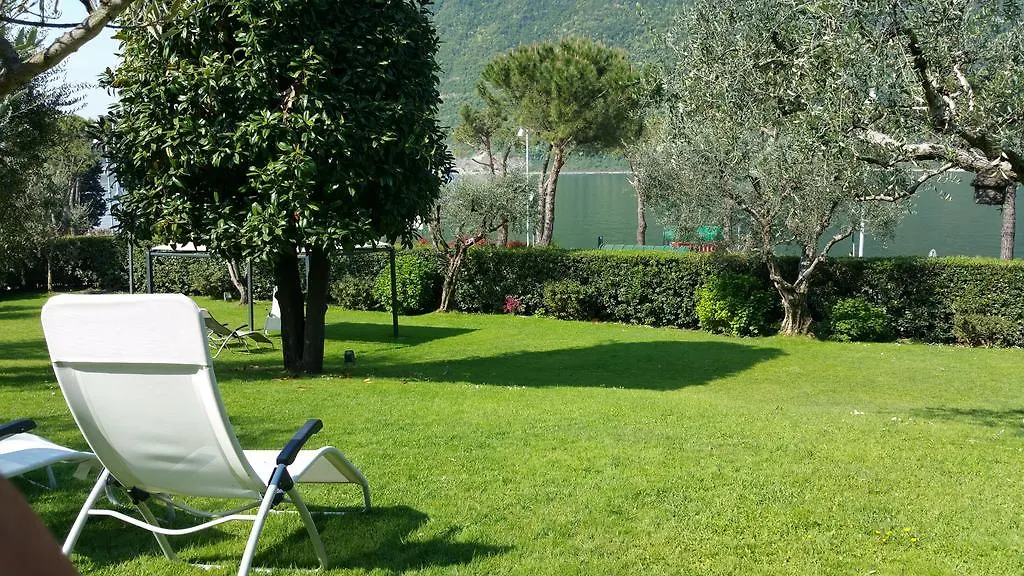 Villa Kinzica Sale Marasino 4*,  Italy