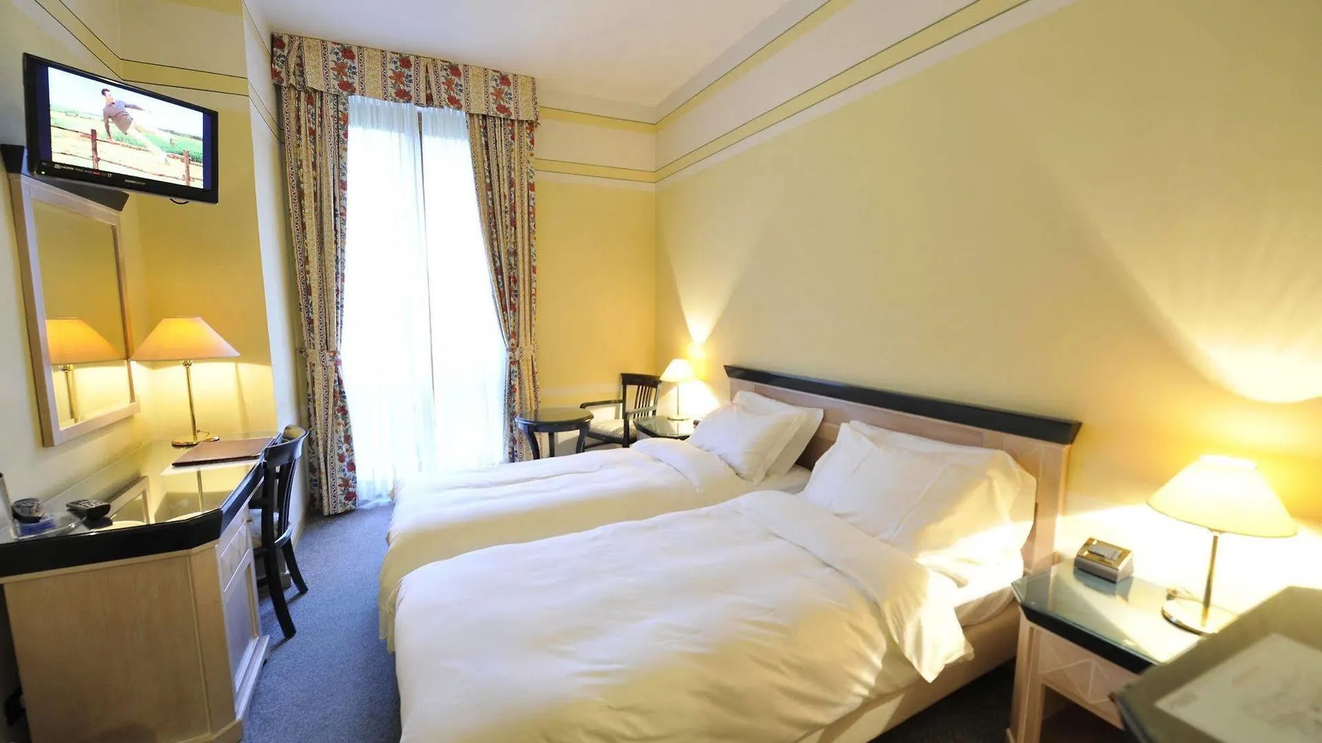 Villa Kinzica Sale Marasino Hotel
