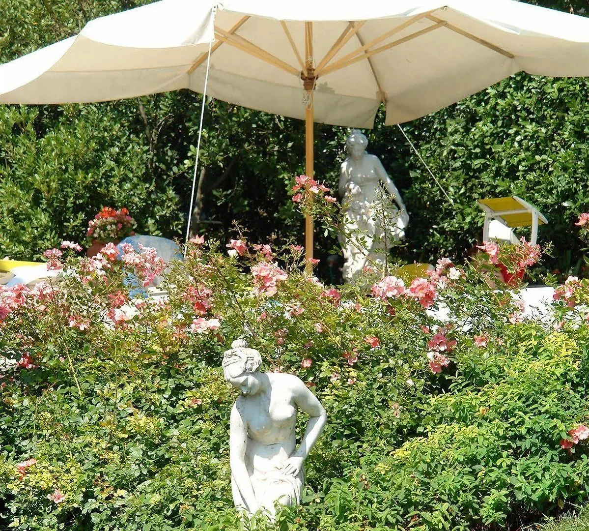 Villa Kinzica Sale Marasino 4*,  Italy