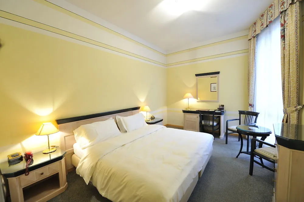 Villa Kinzica Sale Marasino 4*,  Italy